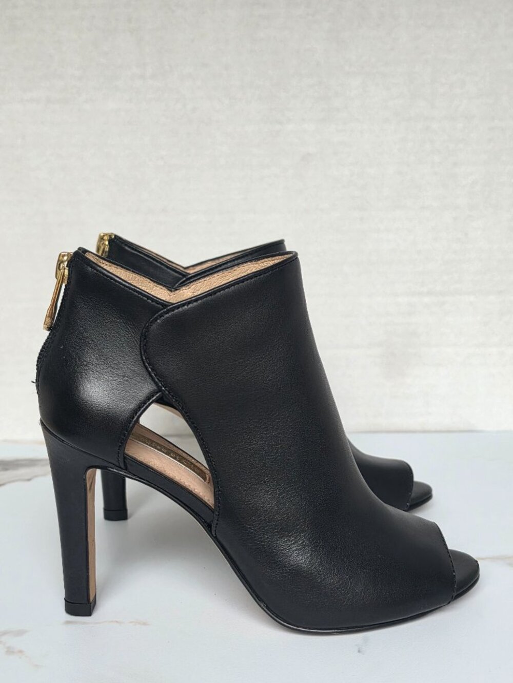 Louise et Cie Ilsabelle Black Leather Peep Open Toe Heel Cutout Bootie Size 6M